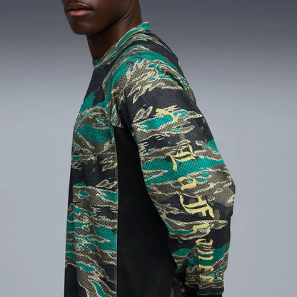 Green Terrain-AOP / Black